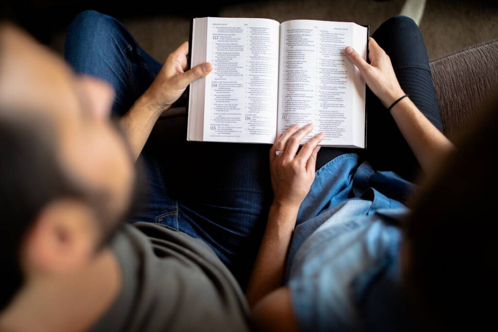 estudiando la Biblia