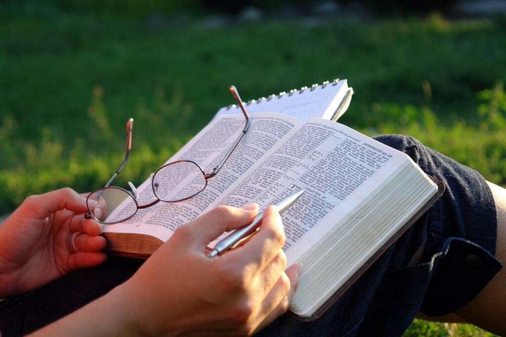 La lectura de la Biblia es fundamental para el plan de salvación.