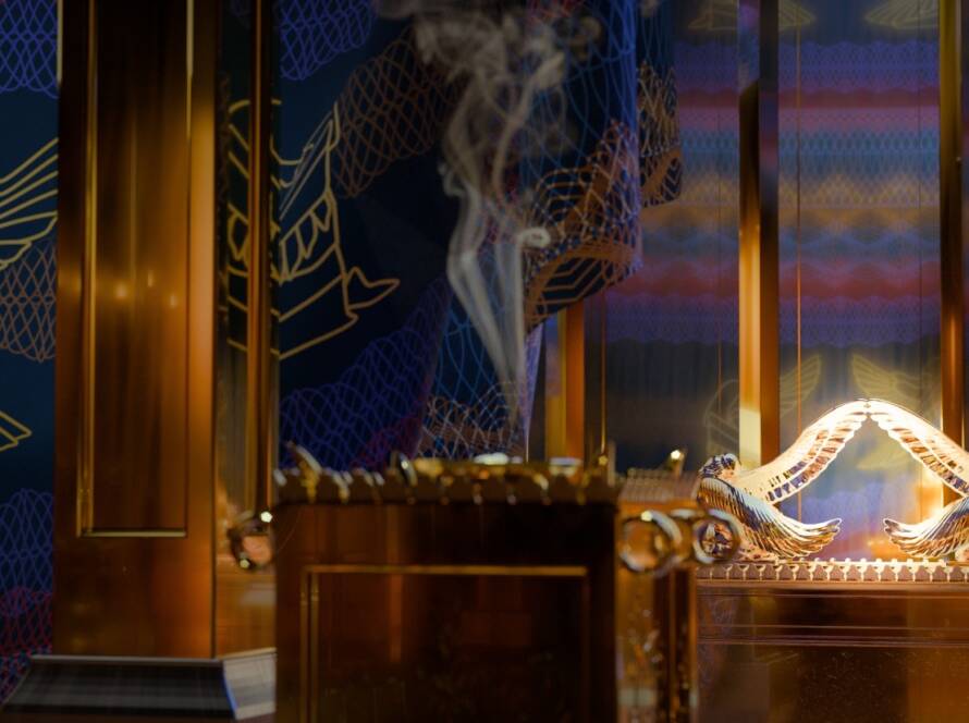 El arca del pacto, dentro del lugar santísimo del Tabernáculo.